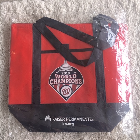MLB Handbags - NWOT MLB Washington Nationals Red, Navy Blue and White Cooler Bag with Zipper